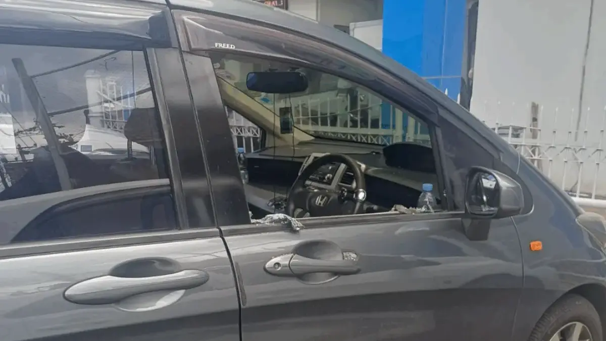 Modus Pecah Kaca Kembali Terjadi, Laptop Milik Pegawai Gizi RSUD Banjar Lenyap di Parkiran Dinkes Modus Pecah Kaca Kembali Terjadi, Laptop Milik Pegawai Gizi RSUD Banjar Lenyap di Parkiran Dinkes