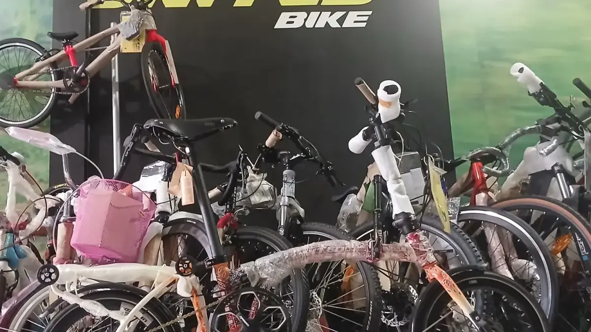 SPESIAL EDITION: Deretan sepeda United berjajar di etalase, sebagian masih terbungkus rapi