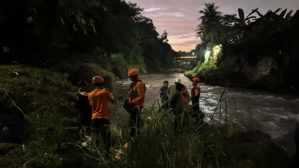BREAKING NEWS: Bocah 8 Tahun Hanyut di Aliran Sungai Cisadane Bogor Barat, Tim Gabungan Lakukan Pencarian BPBD Kota Bogor bersama Dinas Pemadam Kebakaran (Damkar), Basarnas, Tagana, Regaci