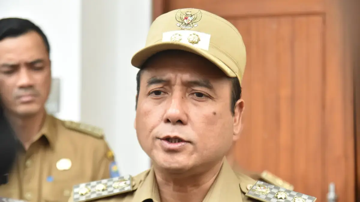 Penahanan Belum Dilakukan, Dua Tersangka Dugaan Korupsi di Pemkot Bandung Masih Jalani Pemeriksaan Ilustrasi: Wakil Wali Kota Bandung Erwin saat berkunjung ke sekolah beberapa waktu lalu. Foto: Dimas Rachmatsy
