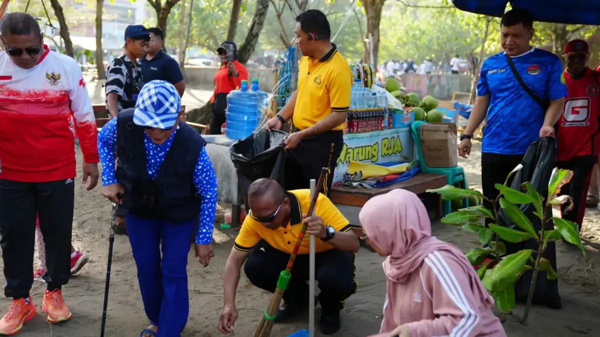 Kapolda Jabar Irjen Pol. Dr. Rudi Setiawan, Bupati Pangandaran Citra Pitriyami, dan mantan Menteri Kelautan d