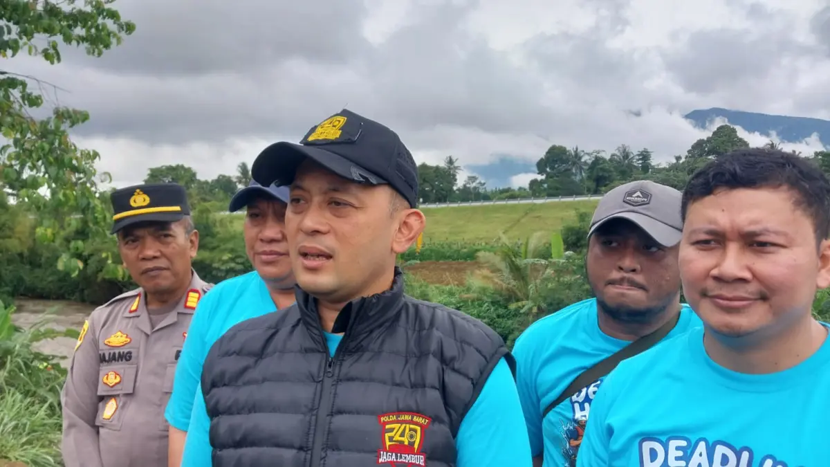 HPN ke-80: Polres Bogor dan Pewarta Tanam Pohon hingga Tebar Ikan di Sungai Cisadane Kapolres Bogor AKBP Wikha Ardilestanto saat memberiman keterangan. Foto: Regi