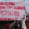 GEMA Pasang Spanduk Protes Jembatan Sasak Geulis Dayeuhkolot, Bupati Bandung Minta Segera Diperbaiki
