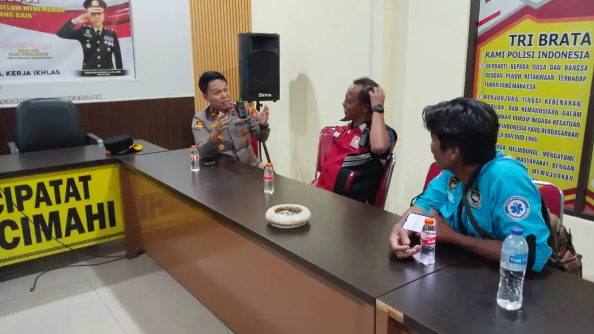 Viral Sopir Ambulans Dianiaya, Polisi Tangkap Terduga Pelaku di Cimahi Viral Sopir Ambulans Dianiaya, Polisi Tangkap Terduga Pelaku di Cimahi
