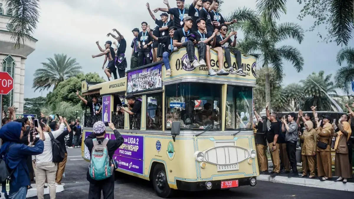 Squad PSGC Ciamis diarak di Alun-Alun Ciamis usai lolos ke Liga 2, Senin (9/2/2026). (Istimewa/Prokopim Ciamis