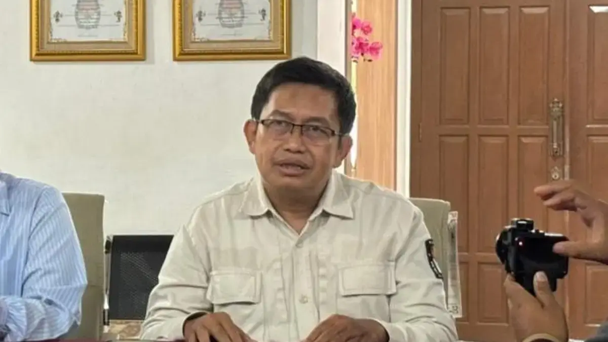 Usai Habibi Zaenal Diberhentikan DKPP, KPU Kota Bogor Tunjuk Dede Juhendi sebagai Plt Ketua Dede Juhendi, yang resmi ditetapkan sebagai Pelaksana Tugas (Plt) Ketua KPU Kota Bogor, menyusul pemberhentian