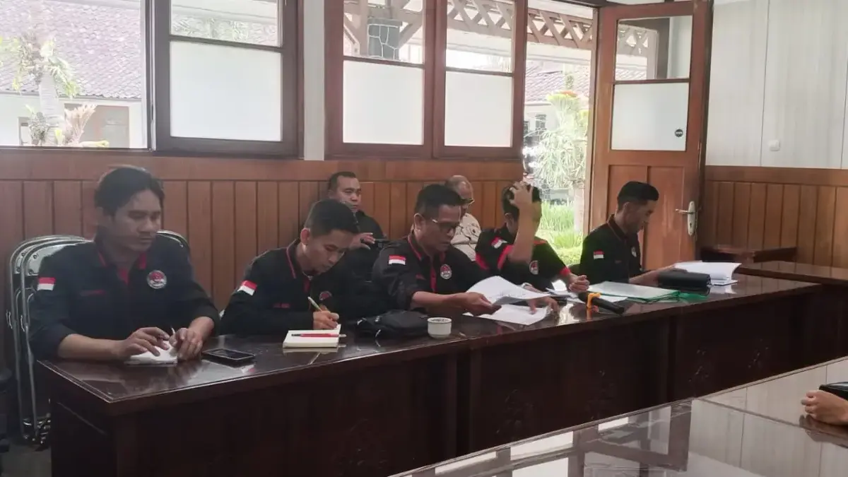 Audiensi LSM PEMUDA di Dinas Bina Marga Provinsi Jawa Barat belum lama ini