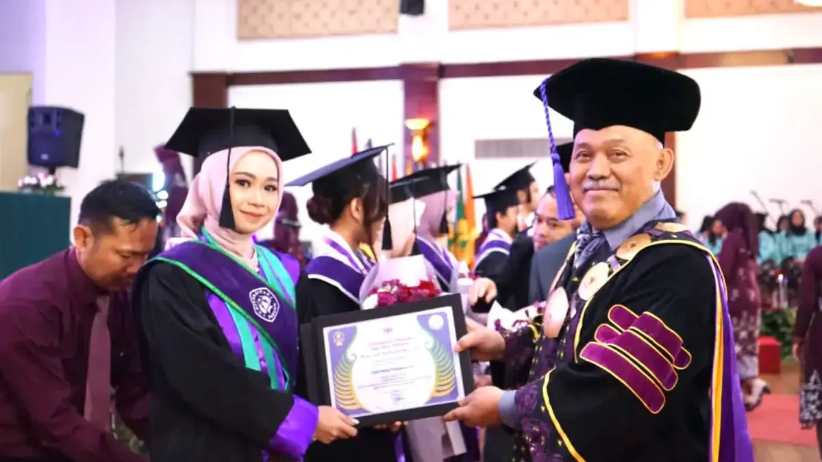 Universitas Pakuan Wisuda 575 Lulusan, Rektor Ingatkan Pentingnya Soft Skills dan Etika