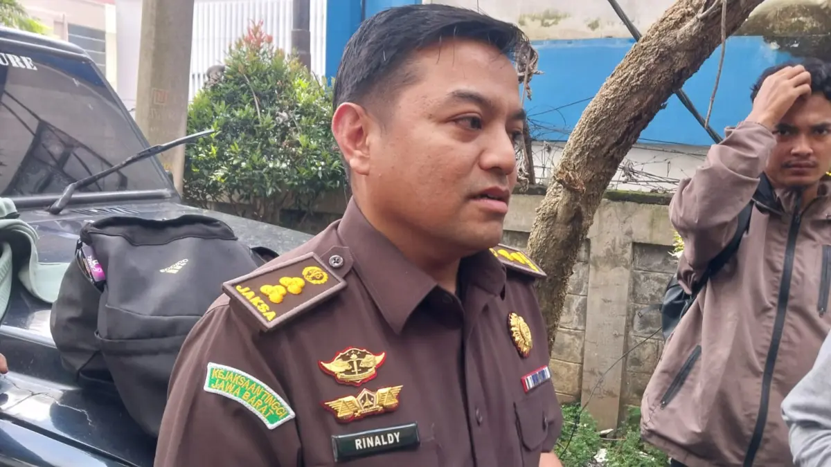 Kepala Seksi Pemulihan Aset dan Pengelolaan Barang Bukti Rinaldy Adriansyah saat memberikan keterangan