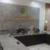 Wakil Ketua PA Cimahi, Al Fitri (kiri) bersama Hakim PA Cimahi, Siti Munawaroh (kanan) saat Mengikuti Diskusi