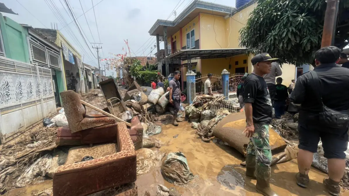 Tanggul Sungai Cisunggalah Jebol, 310 KK di Bojong Keusik Majalaya Terdampak Banjir