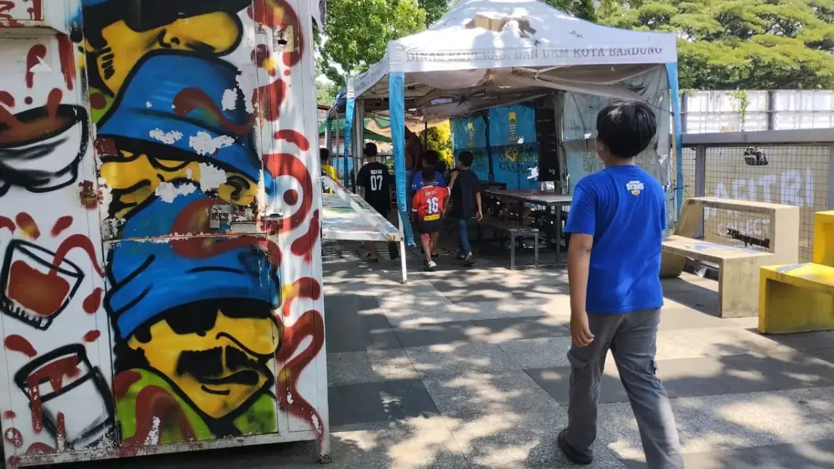 Sejumlah anak berjalan di Teras Cihampelas, Kota Bandung, Rabu (11/2). Foto: Dimas Rachmatsyah / Jabar Ekspres