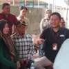Ketua Komisi 1 DPRD Kabupaten Sumedang, Asep Kurnia saat lakukan Sidak ke Bundaran ABC, tepatnya di bahu JalaN