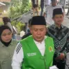Wakil DPR RI, Cucun Ahmad Syamsurijal usai meninjau relokasi rumah terdampak di Arjasari, Kabupaten Bandung