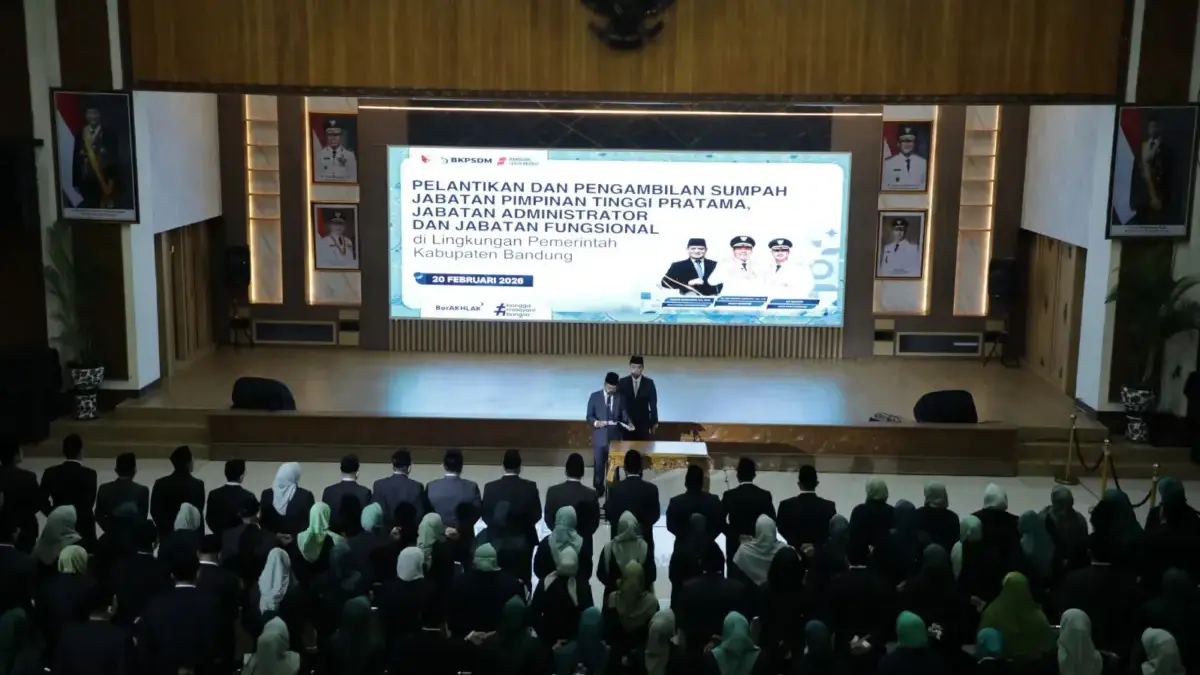 Pemerintah Kabupaten Bandung melaksanakan pelantikan dan pengambilan sumpah Jabatan Pimpinan Tinggi Pratama, A