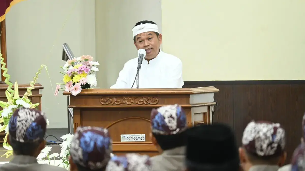 Gubernur Jawa Barat, Dedi Mulyadi, saat menghadiri Rapat Paripurna dalam rangka Hari Jadi ke-23 Kota Banjar