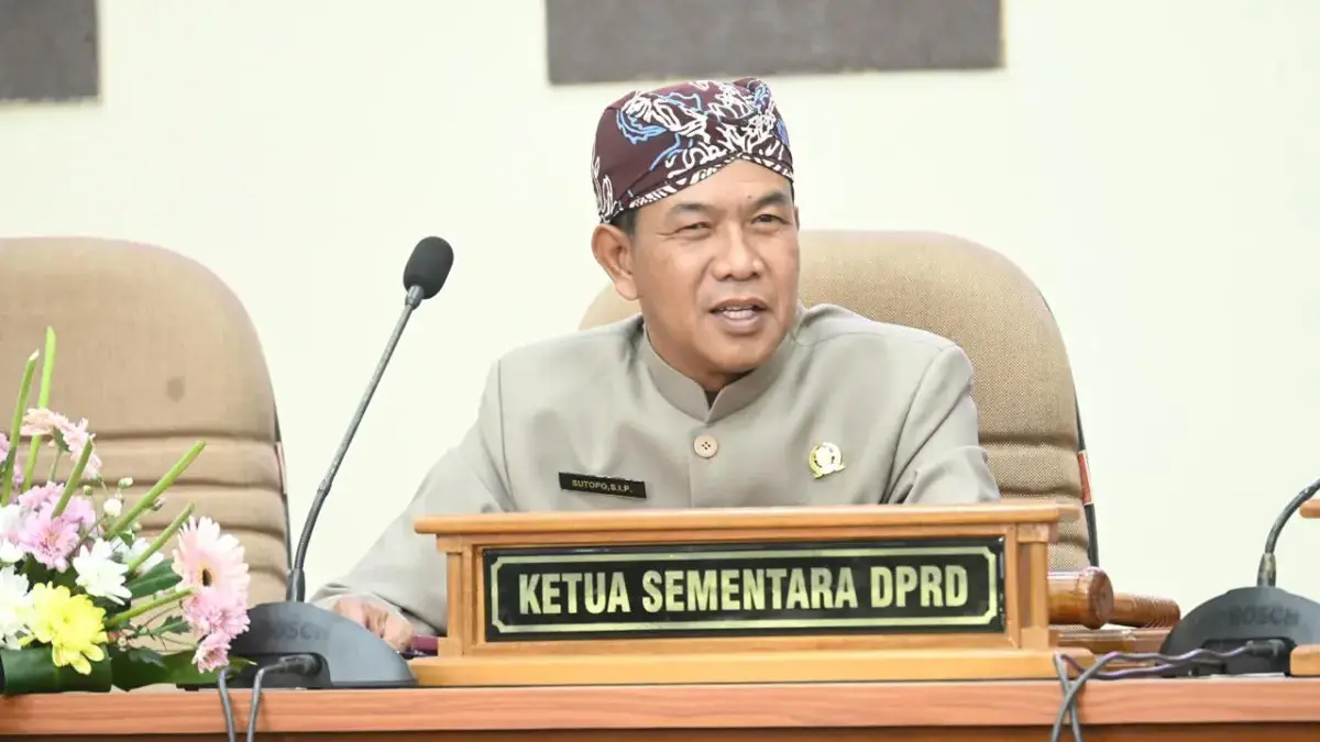 Disentil Gubernur Soal Estetika Ruangan, Ketua DPRD Banjar: Itu Masukan Positif Akan Kami Benahi Ketua sementara DPRD Banjar Sutopo saat sidang paripurna HUT ke 23 Kota Banjar, Sabtu (21/2/2026)