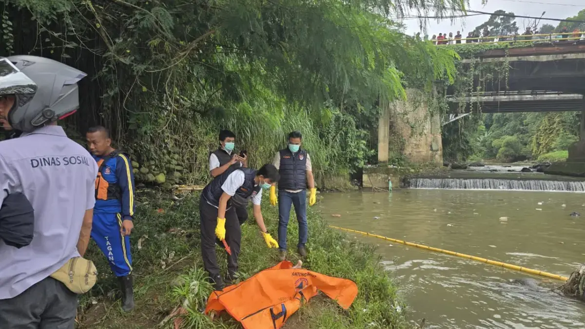 Mayat Pria Tanpa Identitas Ditemukan Mengambang di Sungai Cisadane Bogor Tengah Mayat Pria Tanpa Identitas Ditemukan Mengambang di Sungai Cisadane Bogor Tengah