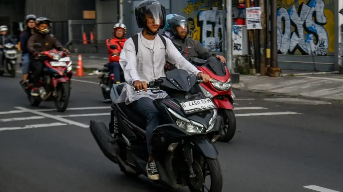 Ilustrasi: Pelajar membawa motor ke sekolah. Foto: Dimas Rachmatsyah / Jabar Ekspres