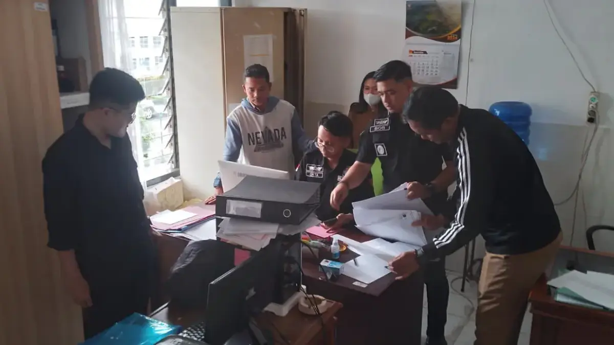 7 Jam di Kesbangpol Sumedang, Kejari Sikat Dugaan Korupsi Anggaran 2024–2025 Tim dari seksi Pidana Khusus (Pidsus) Kejaksaan Negeri saat lakukan penggeledahan dan pemeriksaan