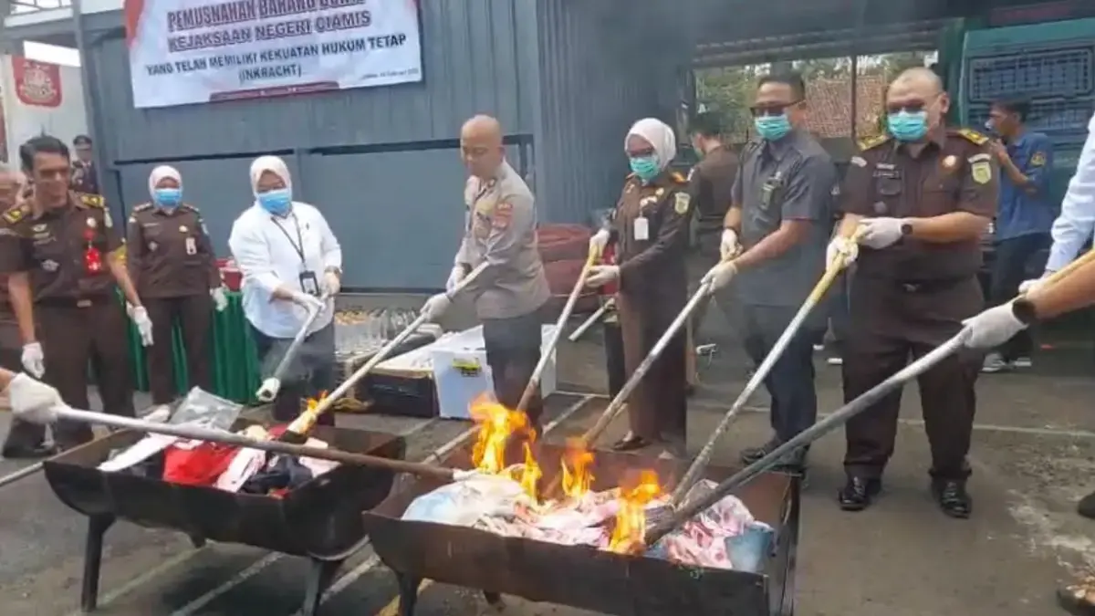 Kejari Ciamis Temukan Tiga Proyektil Aktif saat Pemusnahan Bekas Barang Bukti!