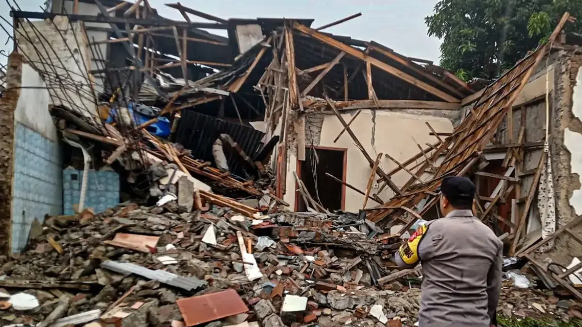 Pemdes Jayamekar Kawal Ganti Rugi Tiga Rumah Roboh di Permata Padalarang Pemdes Jayamekar Kawal Ganti Rugi Tiga Rumah Roboh di Permata Padalarang