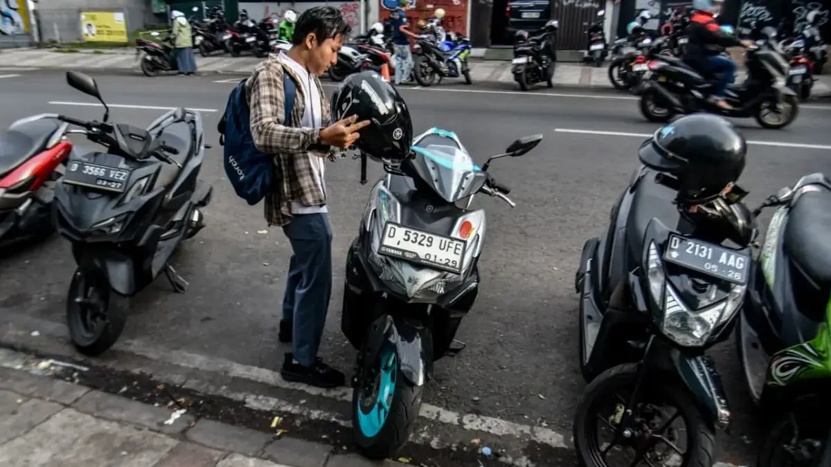 Ilustrasi: Pelajar membawa motor ke sekolah