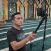 Surya Firmansyah (50), warga Bekasi, Jawa Barat, telah mengunjungi 249 masjid di 15 provinsi dan 134 kota
