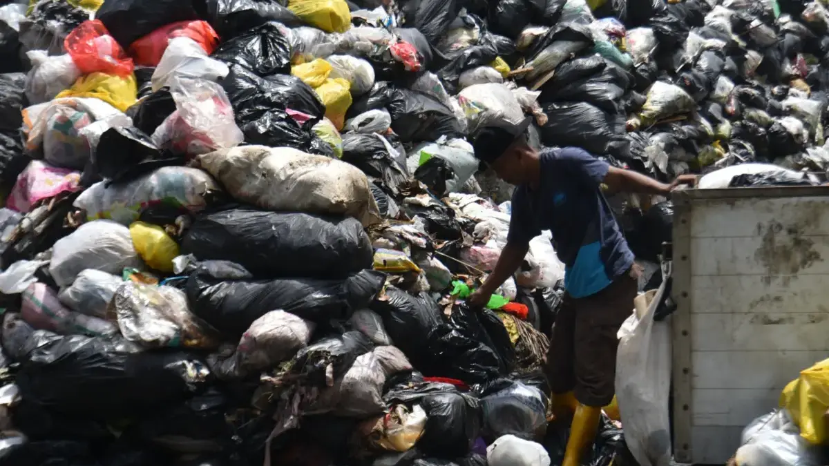 Mendiktisaintek Bakal Libatkan Kampus untuk Atasi Sampah Bandung