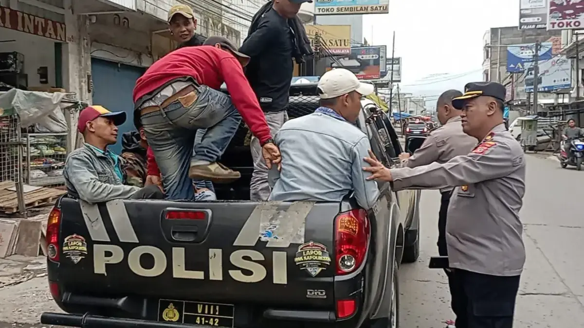 Jajaran Polsek Majalaya menggelar Operasi Premanisme menjelang waktu berbuka puasa di wilayah hukum Kecamatan