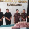 Uang senilai Rp2,5 miliar dalam perkara dugaan korupsi pajak tambang oleh BUMD Jabar PT Jasa Sarana