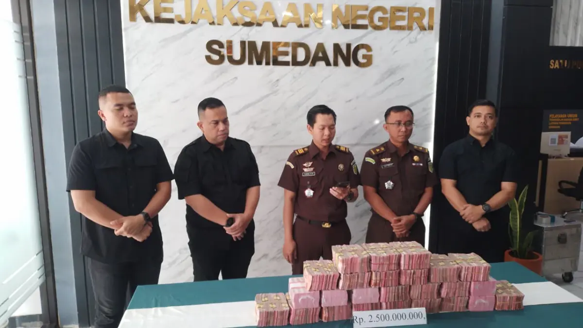 Skandal Pajak Tambang di Jabar: Dua Eks Pejabat BUMD Jabar Jadi Tersangka, Kejari Sumedang Sita Rp2,5 Miliar Uang senilai Rp2,5 miliar dalam perkara dugaan korupsi pajak tambang oleh BUMD Jabar PT Jasa Sarana