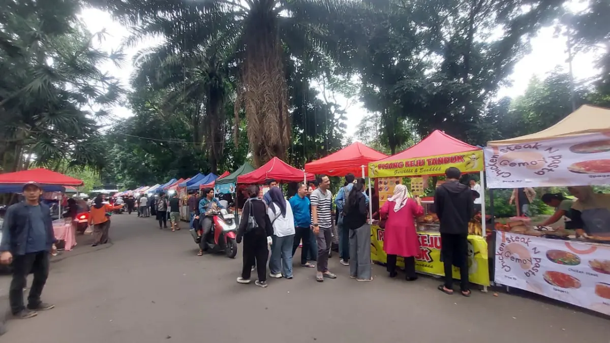 Pasar Takjil Ramadan Perdana di Taman Heulang Bogor Ramai Dikunjungi Warga, Aneka Menu Jadi Buruan Kawasan Taman Heulang, Kecamatan Tanah Sareal, Kota Bogor, dipadati warga yang berburu takjil pada satu area