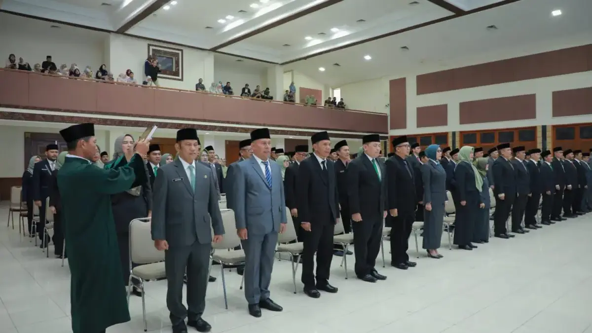 Sebanyak 143 pejabat eselon III dan IV di lingkungan Pemerintah Kabupaten Bandung resmi dilantik dan diambil s