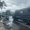 Petugas Satpol PP Kota Bogor berjaga di Jalan Mayor Oking, sekitar Stasiun Bogor, Sabtu (28/2/2026)