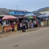 Suasana sepi di lokasi penjualan takjil di Desa Pasirlangu, Kecamatan Cisarua, Kabupaten Bandung Barat