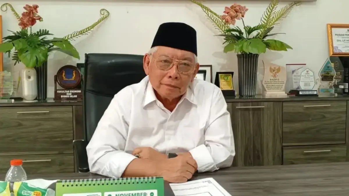 Baznas Ciamis Tetapkan Zakat Fitrah Senilai Rp37.500 Per Orang Ketua Baznas Ciamis, Drs. H. Lili Miftah, saat diwawancara di ruang kerjanya belum lama ini. Baznas C