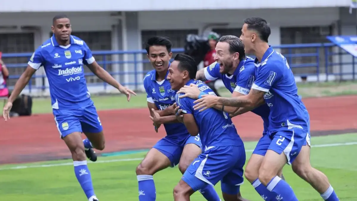 Susunan Pemain dan Link Streaming Persebaya vs Persib Cek di Sini! Persib Bandung