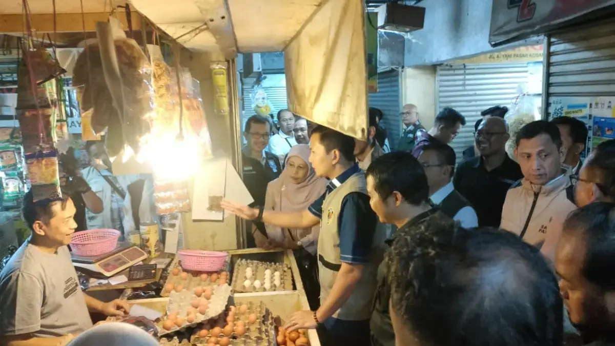 Dok. Satgas pangan Polda Jabar bersama beberapa instansi terkait saat menggelar sidak di pasar Kosambi Kota Ba