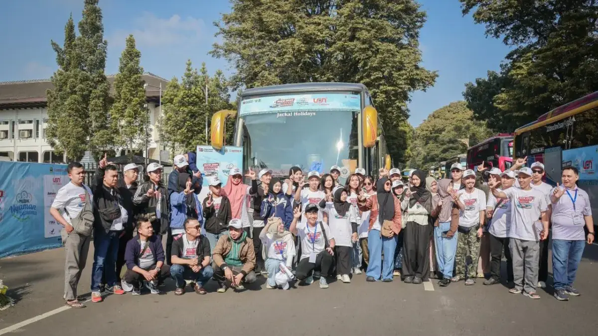 Peserta program Mudik Bersama Len 2026 yang berangkat dari gedung sate (17/3/2026).