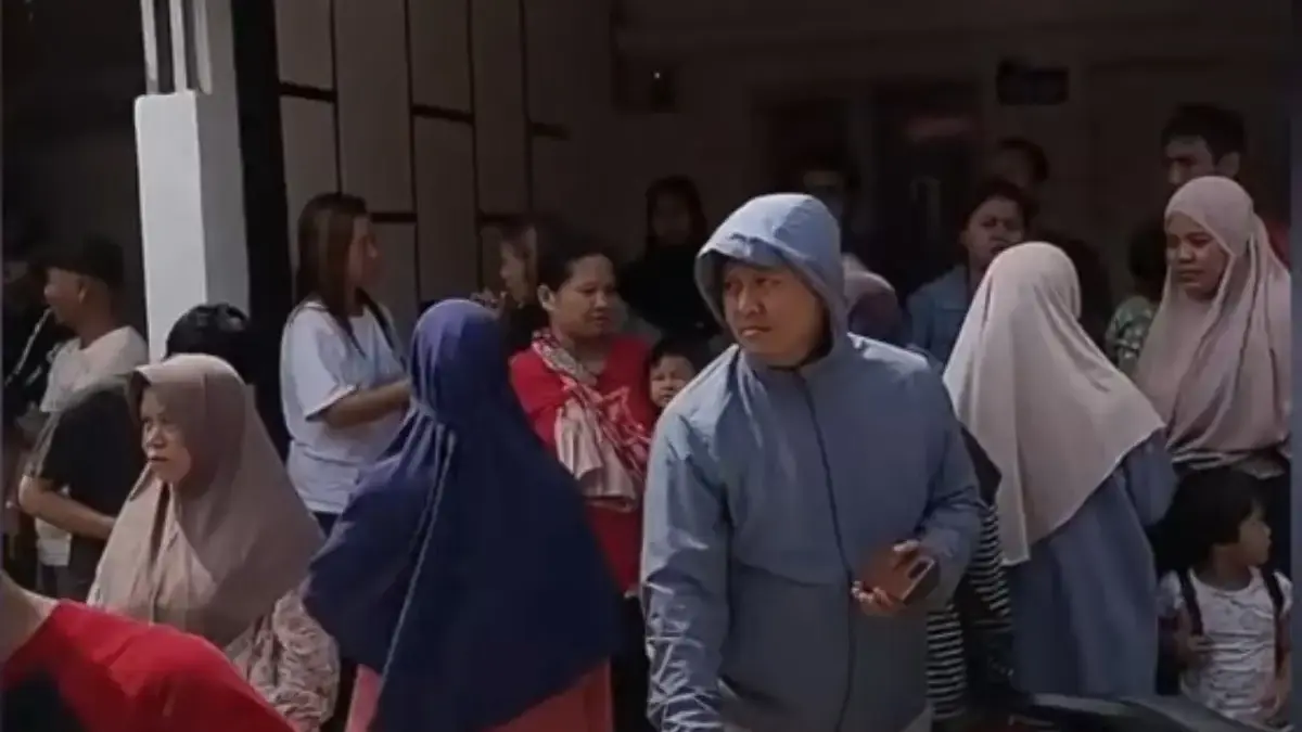 Puluhan warga yang mengaku korban penipuan investasi bodong di Tenjolaya Bogor. (dok Ist)