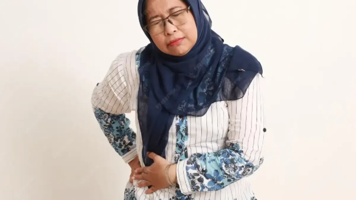 Sering Dikira Masuk Angin, Nyeri Perut Atas Bisa Jadi Batu Empedu, Kenali Faktor Resikonya ILUSTRASI pasien batu empedu yang mengalami nyeri perut bagian atas. (freepik)