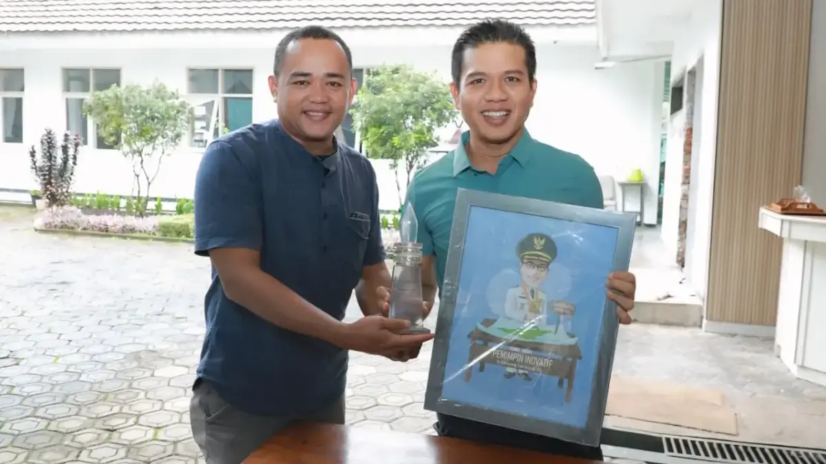 Bupati Bandung Dinobatkan Sebagai Pemimpin Inovatif oleh Redaksi Jabar Ekspres Bupati Bandung Dinobatkan Sebagai Pemimpin Inovatif oleh Redaksi Jabar Ekspres