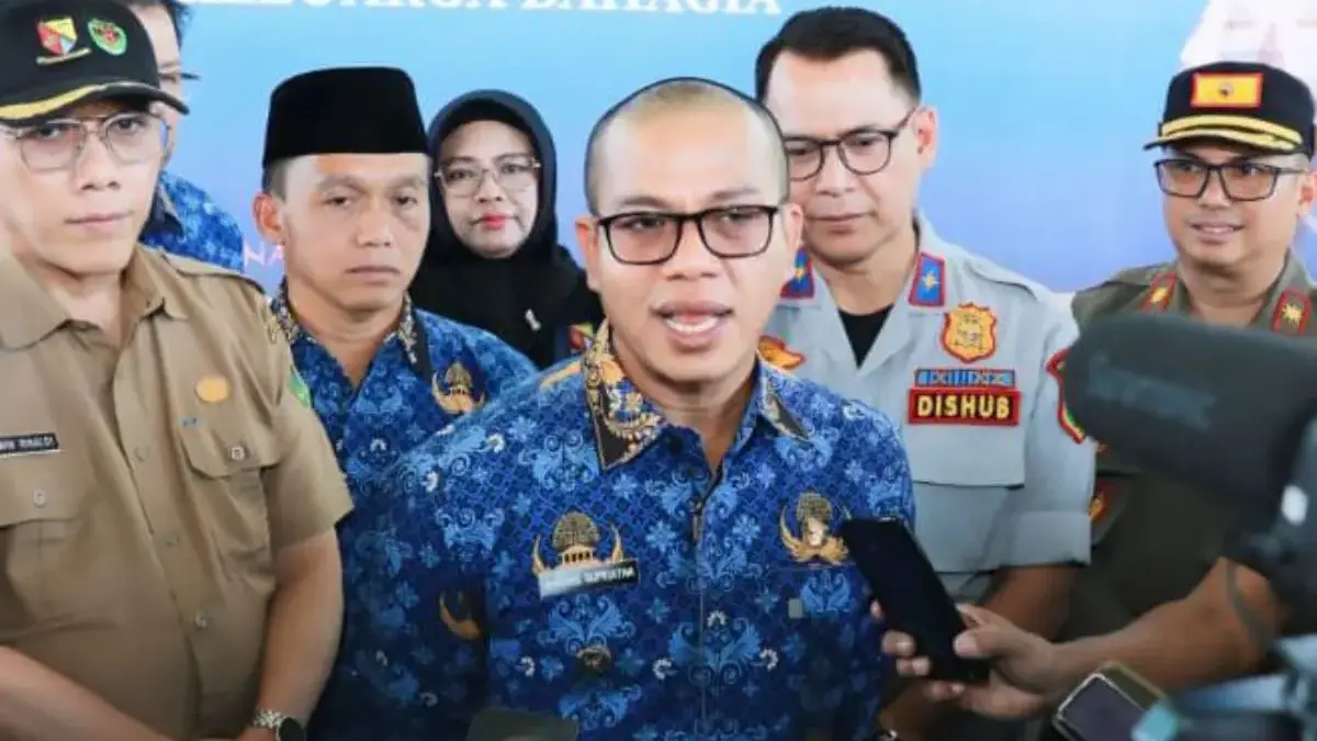 Bupati Bandung Dadang Supriatna saat diwawancarai awak media di Soreang, Selasa (17/3/2026). Foto Diskominfo