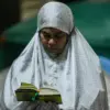 Umat muslim melaksanakan iktikaf menjelang idul fitri 1447 H di Masjid Habibburahman, Kota Bandung, Rabu (18/3