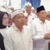 Gubernur Jawa Barat Dedi Mulyadi (dua dari kiri) saat ditemui di Gedung Sate, Senin (16/3). (son)