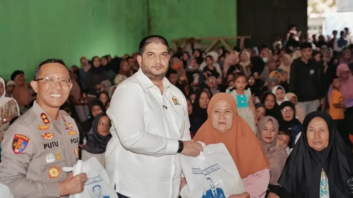 Anggota Komisi IV DPR RI dari Fraksi Partai NasDem, Rajiv, mengucurkan bantuan sebanyak 30.000 paket sembako b