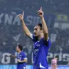 Striker Persib Bandung, Andrew Jung, saat laga versus Persik Kediri.