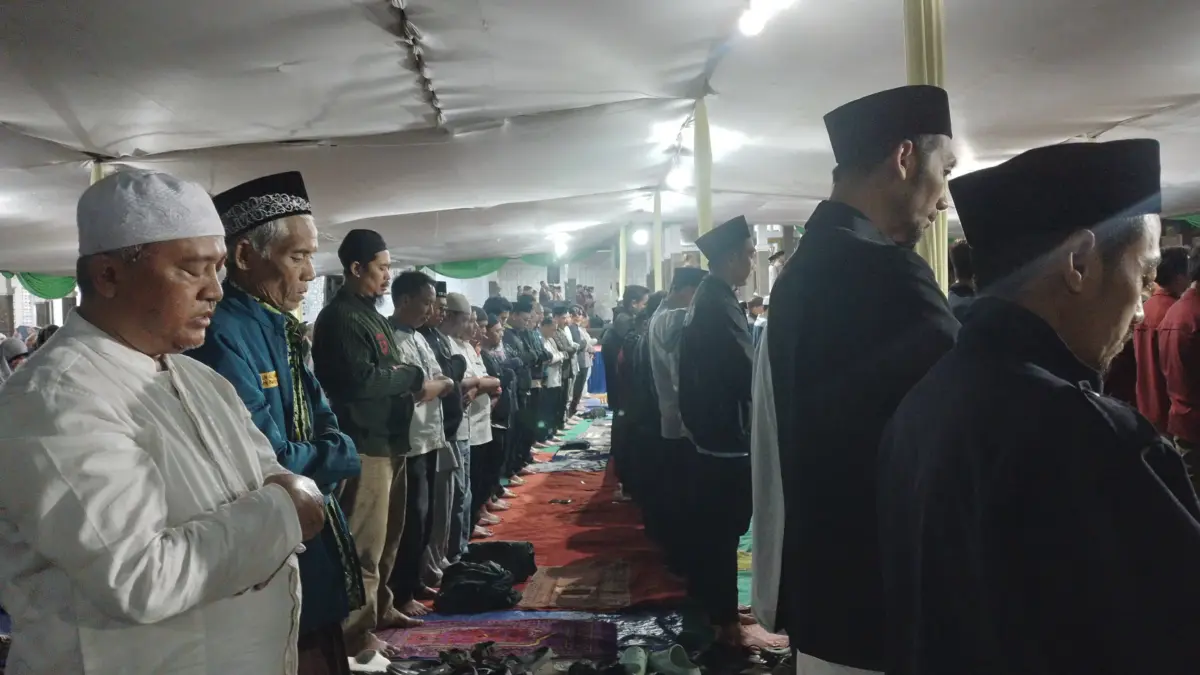 Ribuan Jemaah Padati Masjid Aisyah Al Ma\'soem, Takzim pada Peringatan Nuzulul Quran di Malam 17 Ramadan 1447 H