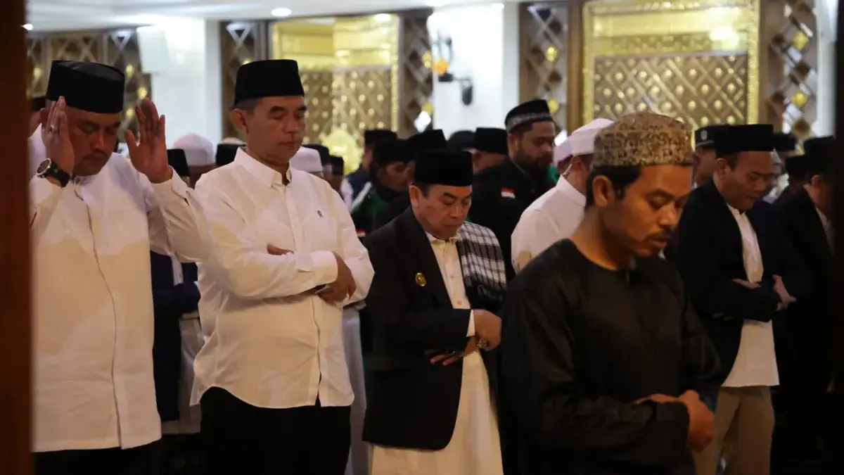 Suasana khusyuk menyelimuti malam di Kabupaten Bogor ketika Bupati Bogor, Rudy Susmanto, bersama para kiai